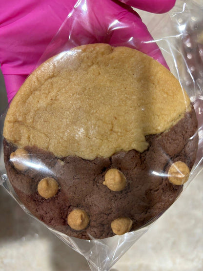 Peanut Butter VS Chocolate Cookie! - Glittermetimbra